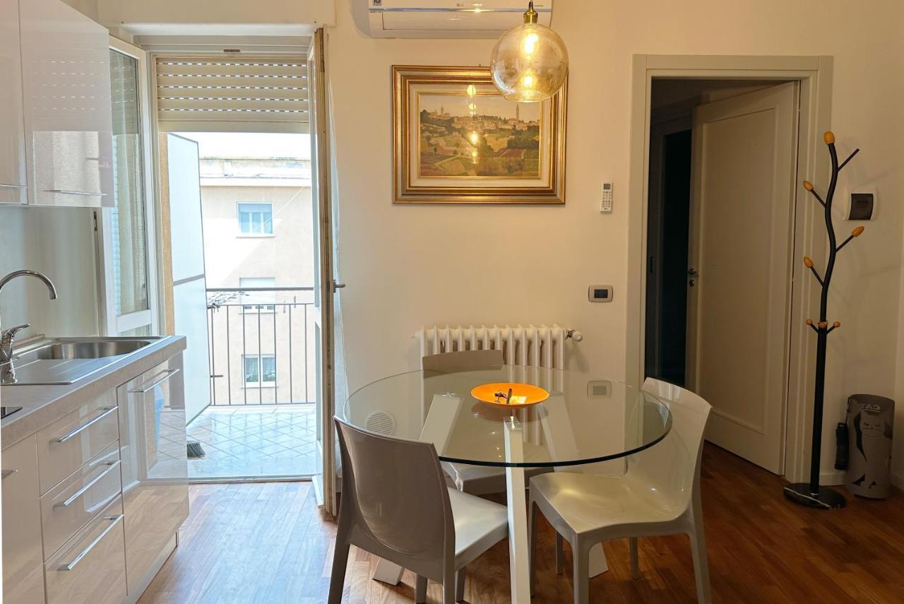 La Casa Di Paola E Betti Apartment Alba  Exterior foto